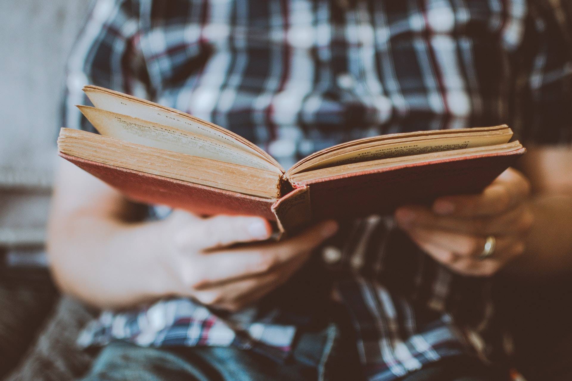 Quelle: pexels.com / Lisa Fotios, https://www.pexels.com/@fotios-photos/ Buch lesen