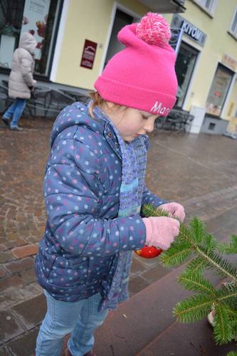 Kindergarten: Tannenbaum schmücken
