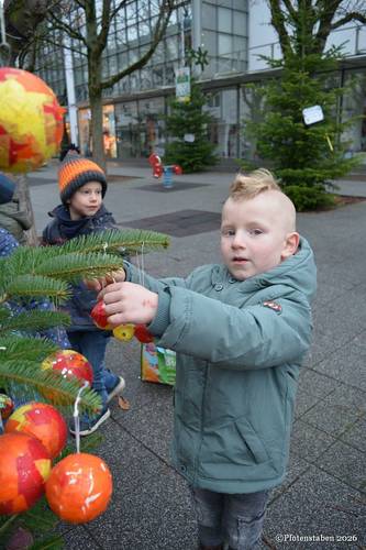 Kindergarten: Tannenbaum schmücken