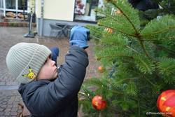 Kindergarten: Tannenbaum schmücken