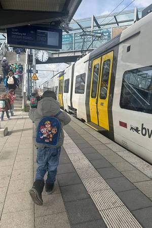 Kindergarten - Theaterbesuch: spannende Zugfahrt