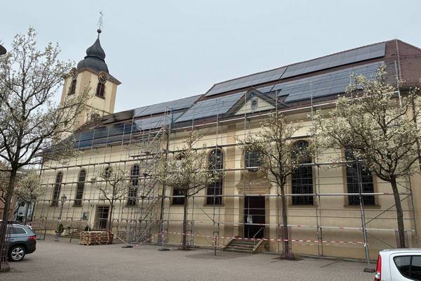 Quelle: Dr. Martin Weiser Photovoltaik auf der Stadtkirche